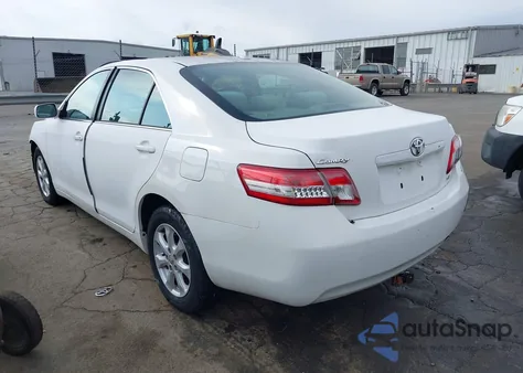 2011 Toyota Camry Le z USA, uszkodzony, nr VIN 4T4BF3EK2BR182901